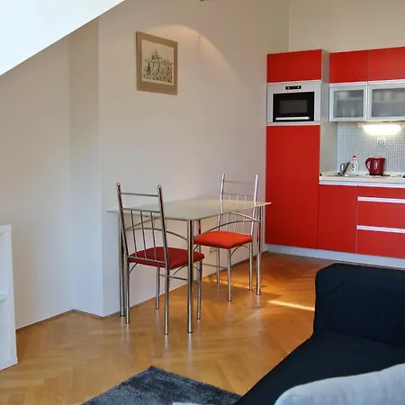 아파트 레트나 아파트먼트 *